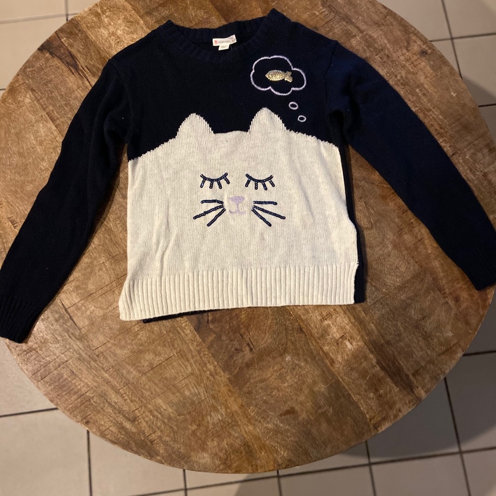 Girl’s sweater